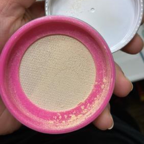 BeautyBlender Bounce setting powder (Buff ) - Picture 2 of 5